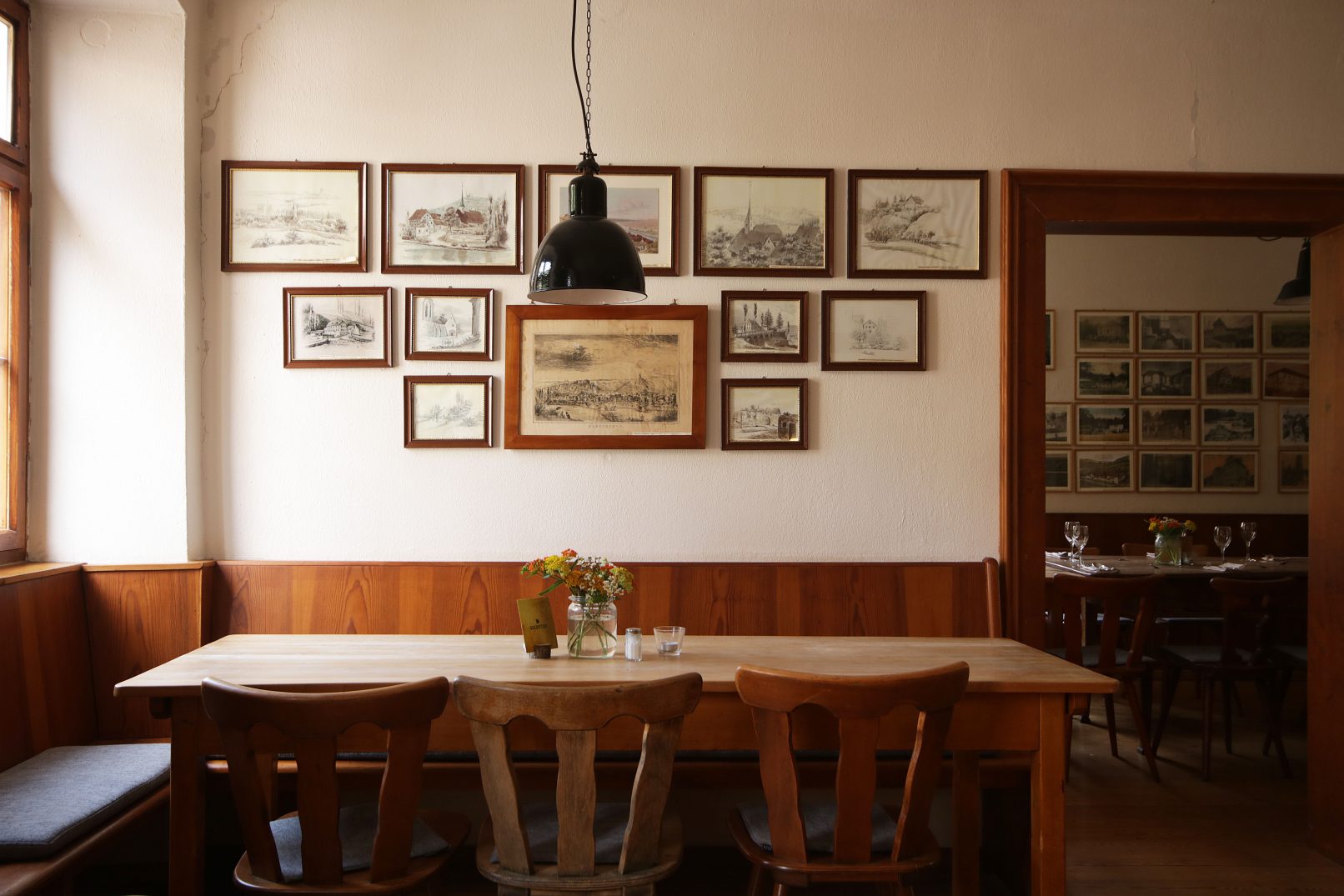 krone alt-hoheneck bilderwand