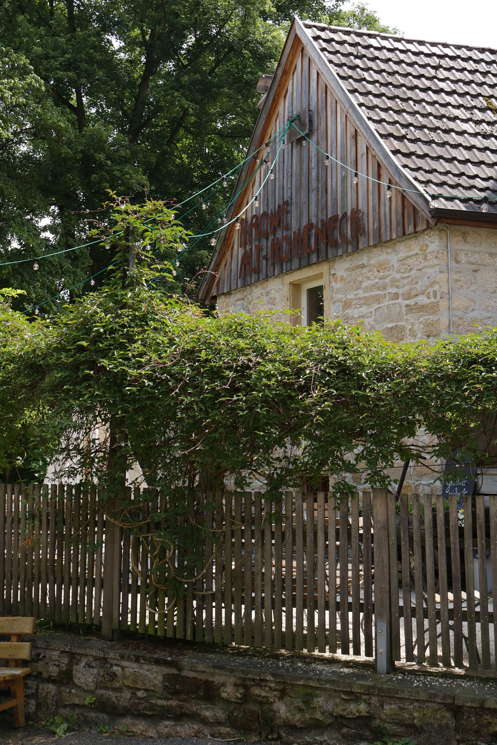 krone alt-hoheneck hecke und dach