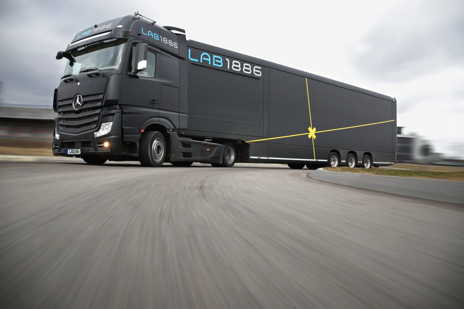 shuttle lab1886 auf der strasse