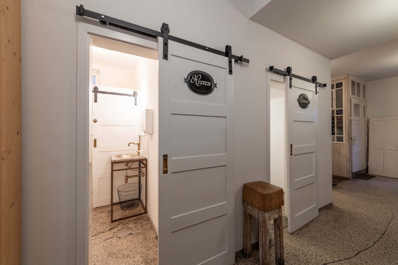 krone alt hoheneck toilettentüren